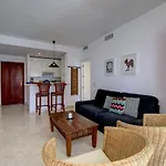 Beachfront - Pool - 2min To - Free Parking & Fast Wifi * Estepona