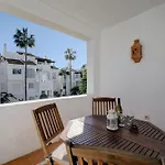 Beachfront - Pool - 2min To - Free Parking & Fast Wifi