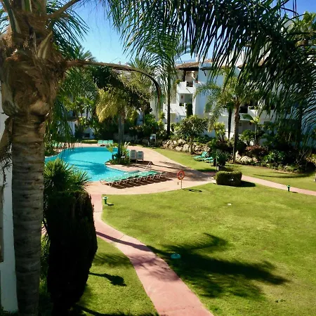 Beachfront - Pool - 2min To - Free Parking & Fast Wifi * Estepona