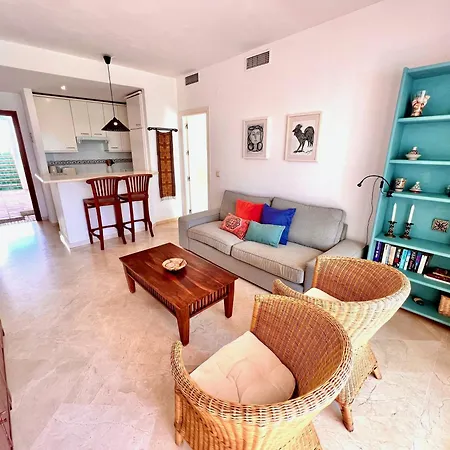 Beachfront - Pool - 2min To - Free Parking & Fast Wifi Apartmán Estepona