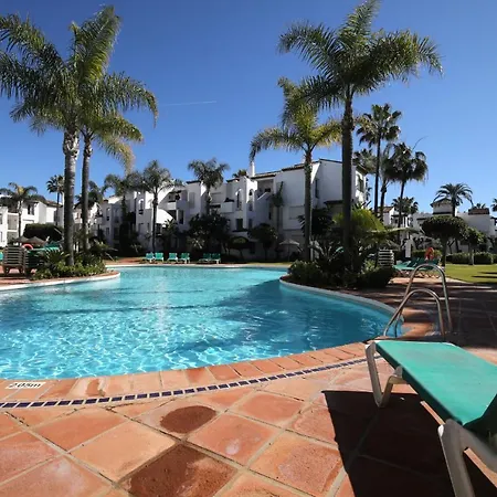 Luxury Beachfront Apartment With Pool In Costalita *