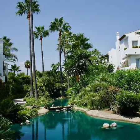 Luxury Beachfront Apartment With Pool In Costalita Appartement