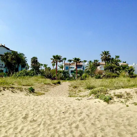 Luxury Beachfront Apartment With Pool In Costalita Appartement