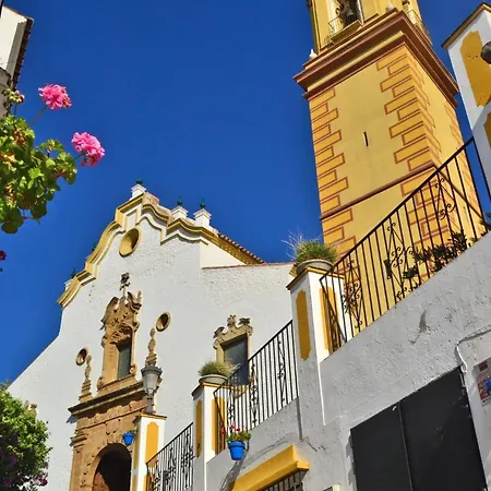 Luxury Beachfront Apartment With Pool In Costalita