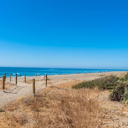 Luxury Beachfront Apartment With Pool In Costalita Appartement